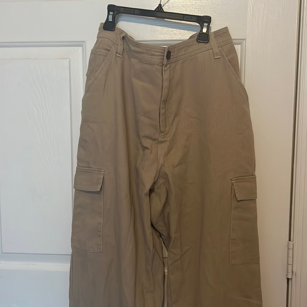 Baggy tan cargo pants